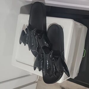 Dollskill puffy PVC bat embellishment slides size 9 NWOT